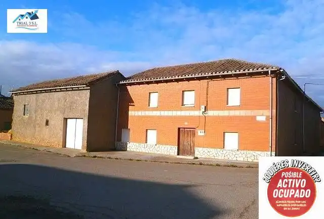 Vista exterior de Casa adosada en venta en Corbillos de los Oteros, León