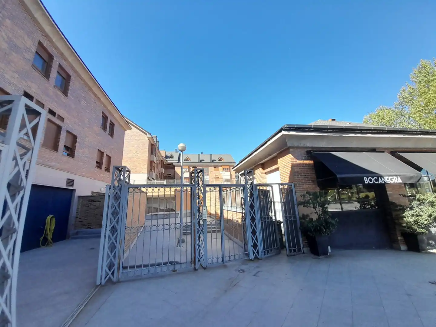 Parkplatz von Wohnung zur Miete in Villanueva del Pardillo mit Klimaanlage, Heizung und Terrasse