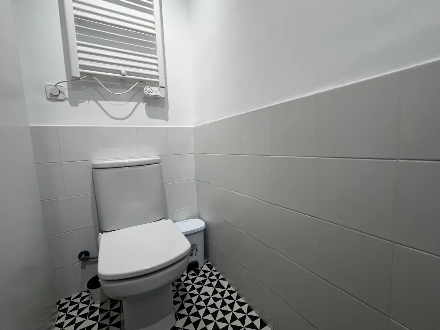 Baño de Local en venta en Girona con Aire acondicionado