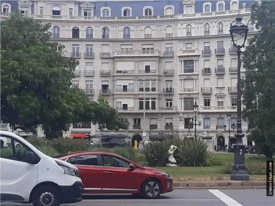 Vista exterior de Local en traspaso en Barcelona con Aire acondicionado, Calefacción y Amueblado