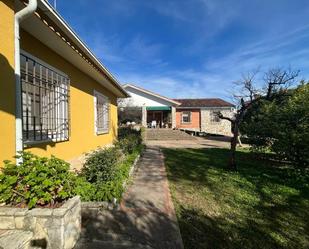 Vista exterior de Casa o xalet en venda en  Córdoba Capital amb Aire condicionat, Calefacció i Jardí privat