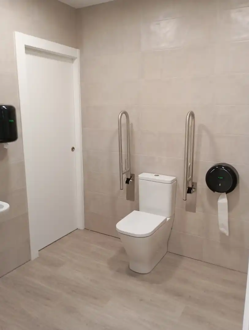 Bany de Local de lloguer en Gijón 