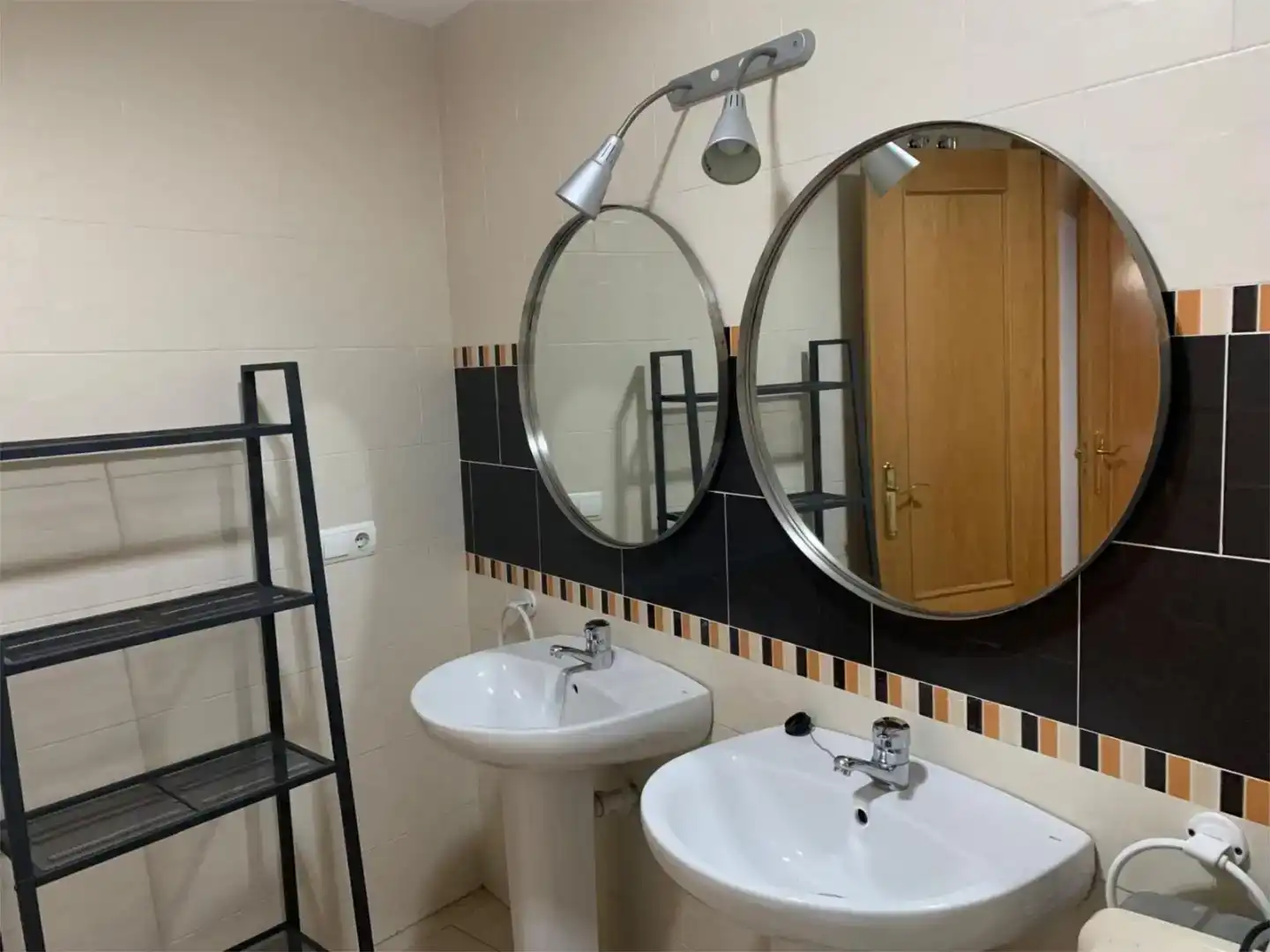 Badezimmer von Dachboden zur Miete in Algeciras mit Klimaanlage