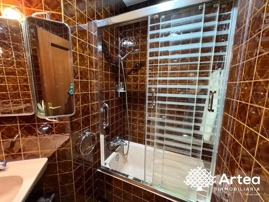 Bathroom of Flat for rent in Bilbao   with Heating