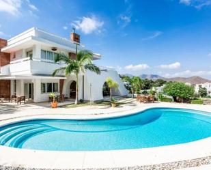 Vista exterior de Casa o xalet de lloguer en Marbella amb Aire condicionat, Terrassa i Piscina