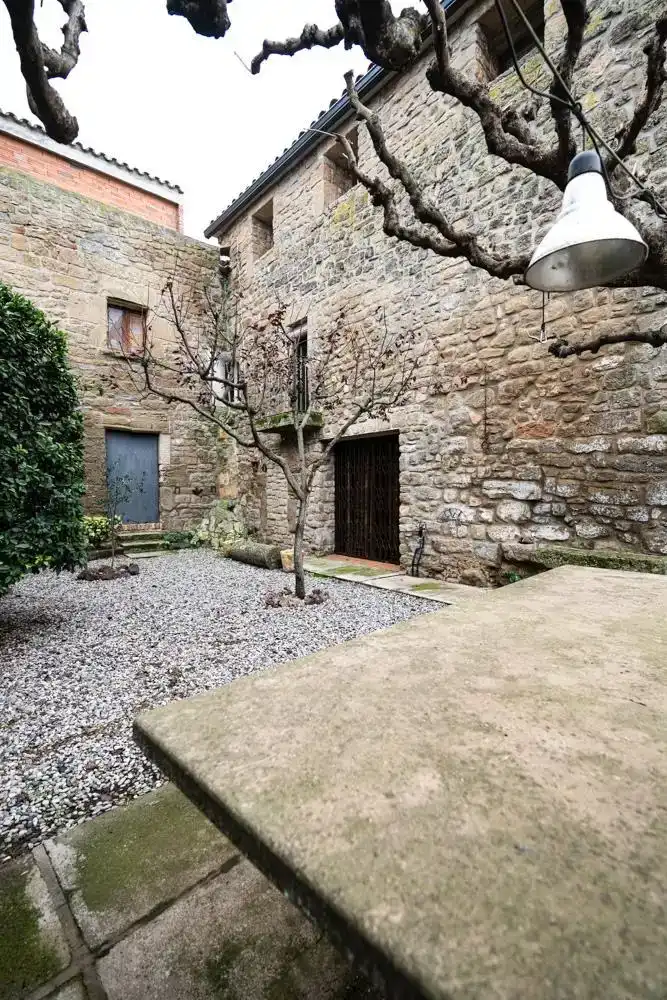 Vista exterior de Casa adosada en venda en Guissona amb Balcó