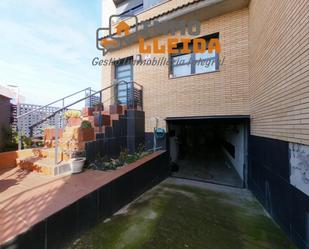 Vista exterior de Casa adosada en venda en Alcoletge amb Terrassa i Balcó