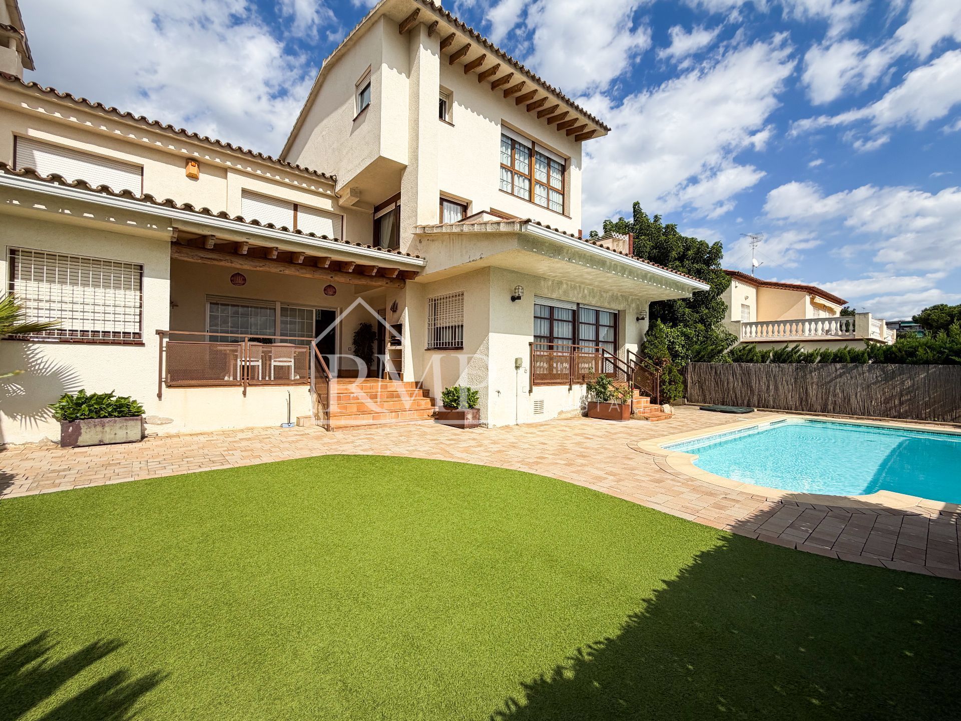 Vista exterior de Casa o xalet en venda en Sant Andreu de Llavaneres amb Calefacció, Jardí privat i Terrassa