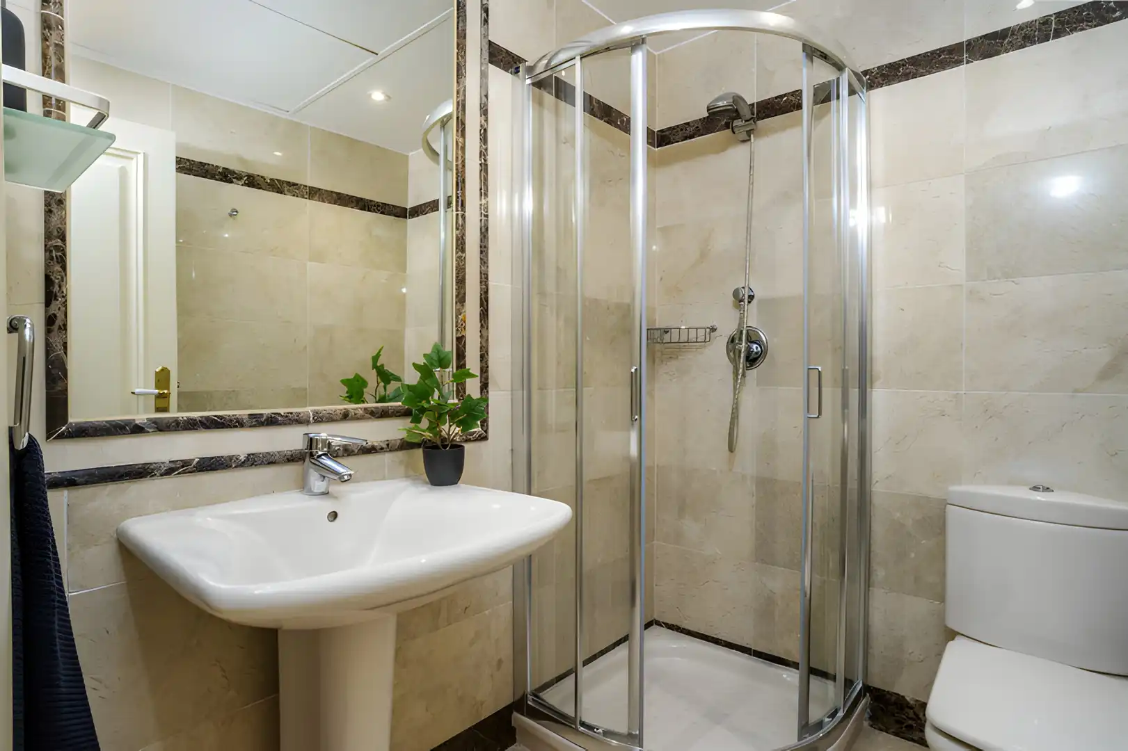 Baño de Apartamento en venta en Marbella con Aire acondicionado, Terraza y Piscina