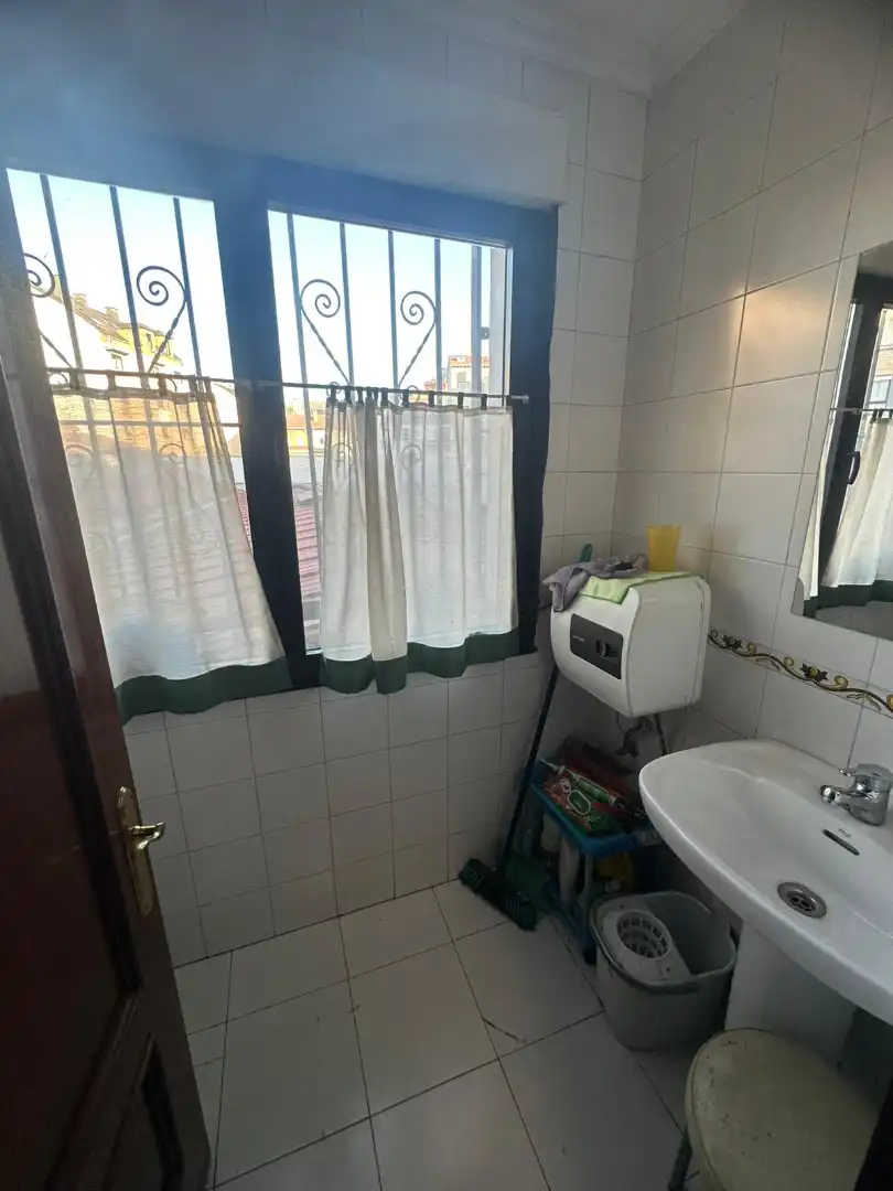 Baño de Oficina de alquiler en Langreo con Amueblado