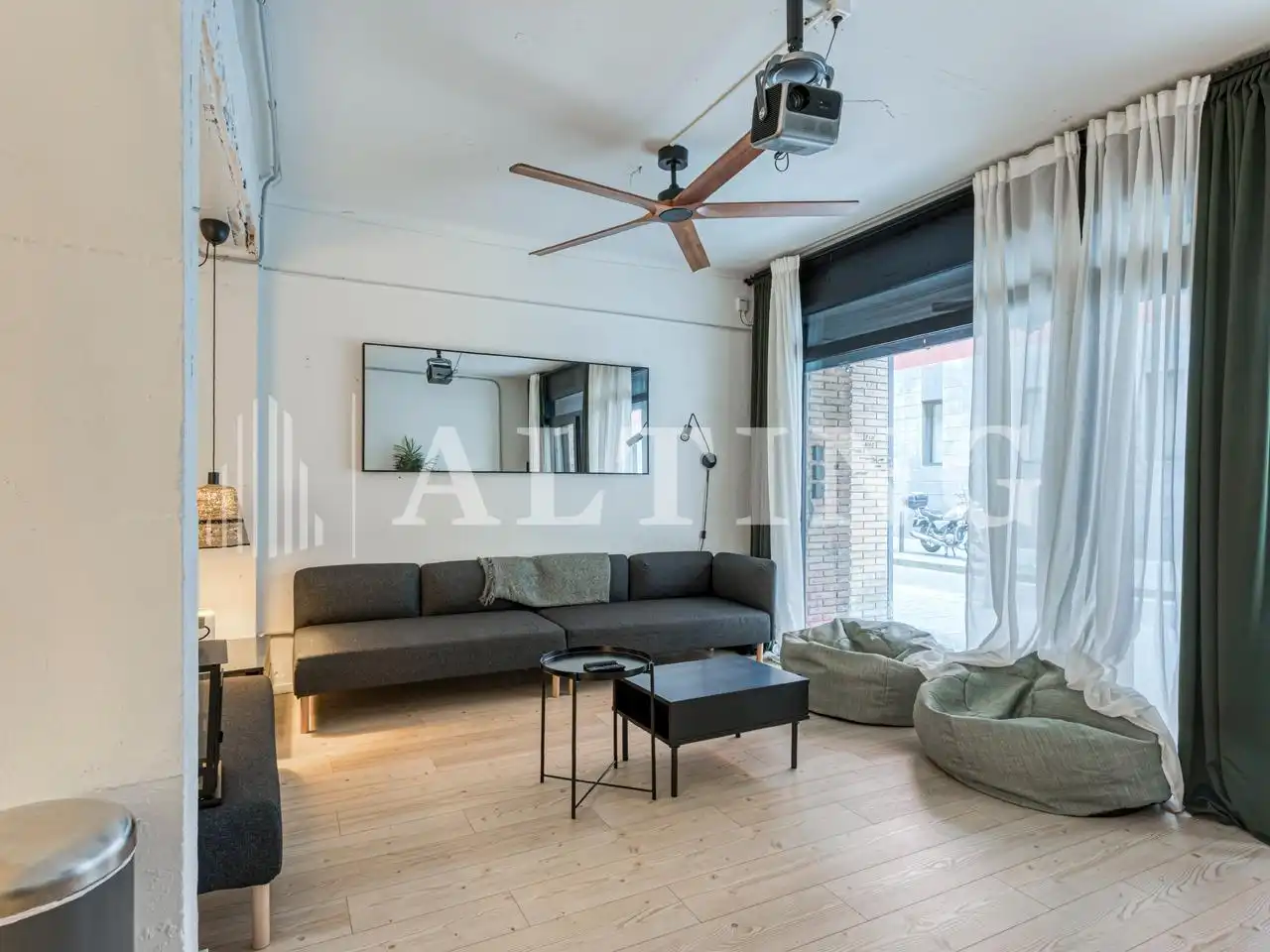 Wohnzimmer von Geschaftsraum zum Verkauf in Les Corts