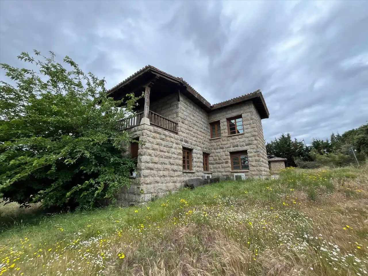Vista exterior de Casa o xalet en venda en Torrelodones amb Jardí privat i Piscina