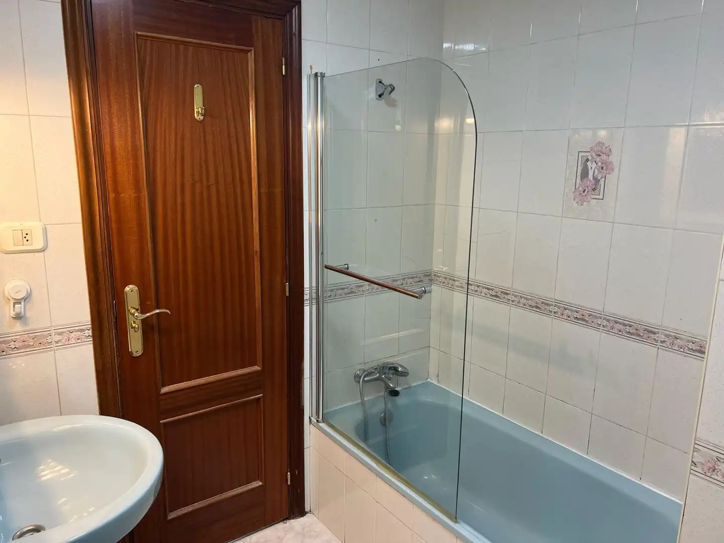 Baño de Piso en venta en Vigo  con Calefacción, Trastero y Balcón