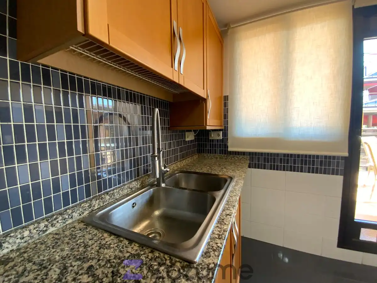 Àtic de lloguer a Carrer del Taronger, Sants Patrons