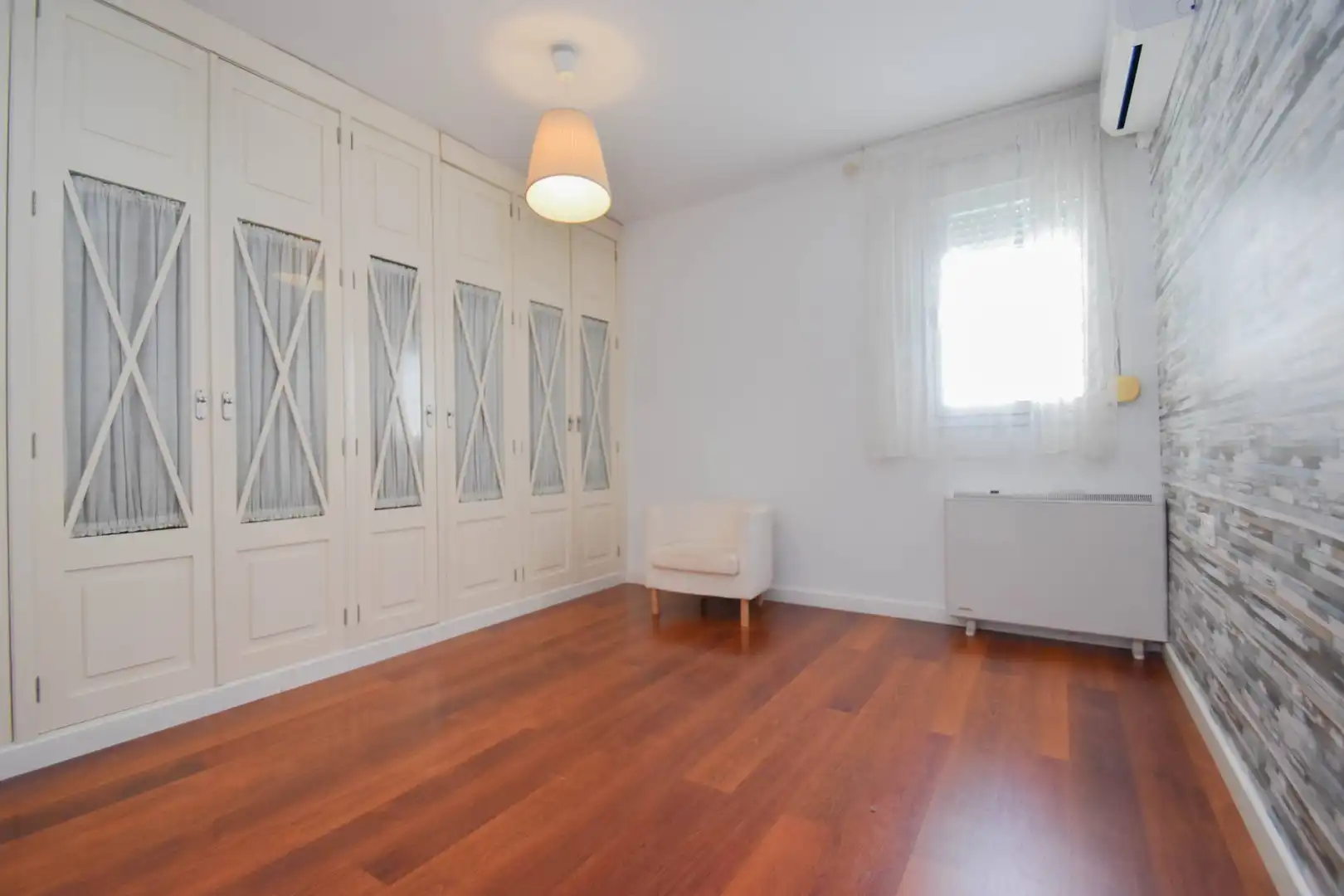 Habitación de Ático en venta en Cármenes - Ríos