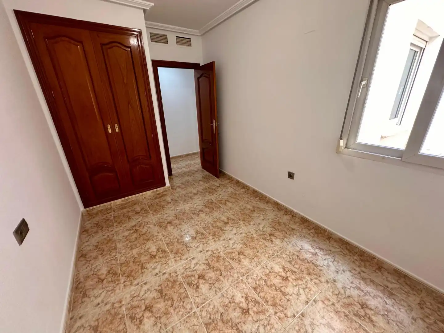 Habitación de Apartamento en venta en Torrevieja con Aire acondicionado, Jardín privado y Amueblado