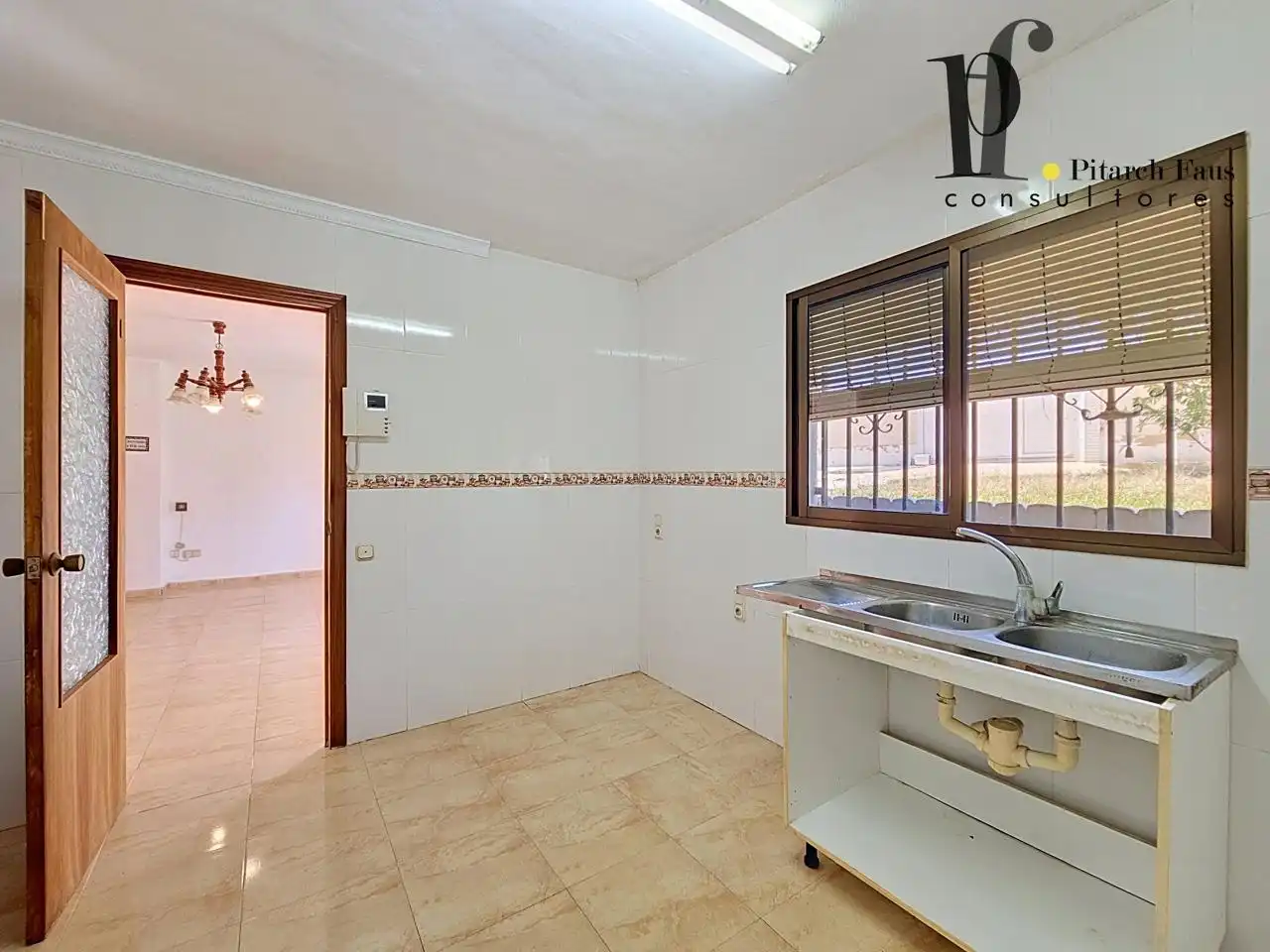 Kitchen of Houses for sale in La Pobla de Vallbona