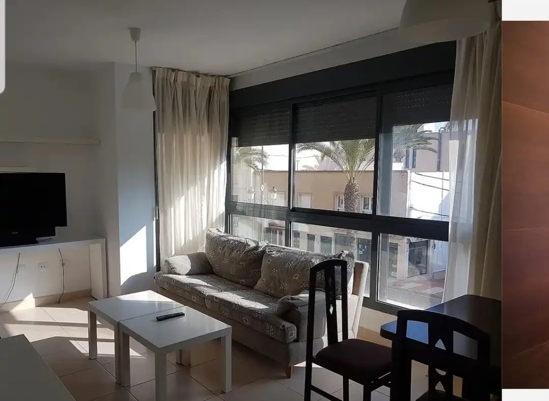 Sala de estar de Piso de alquiler en Roquetas de Mar con Aire acondicionado, Calefacción y Amueblado