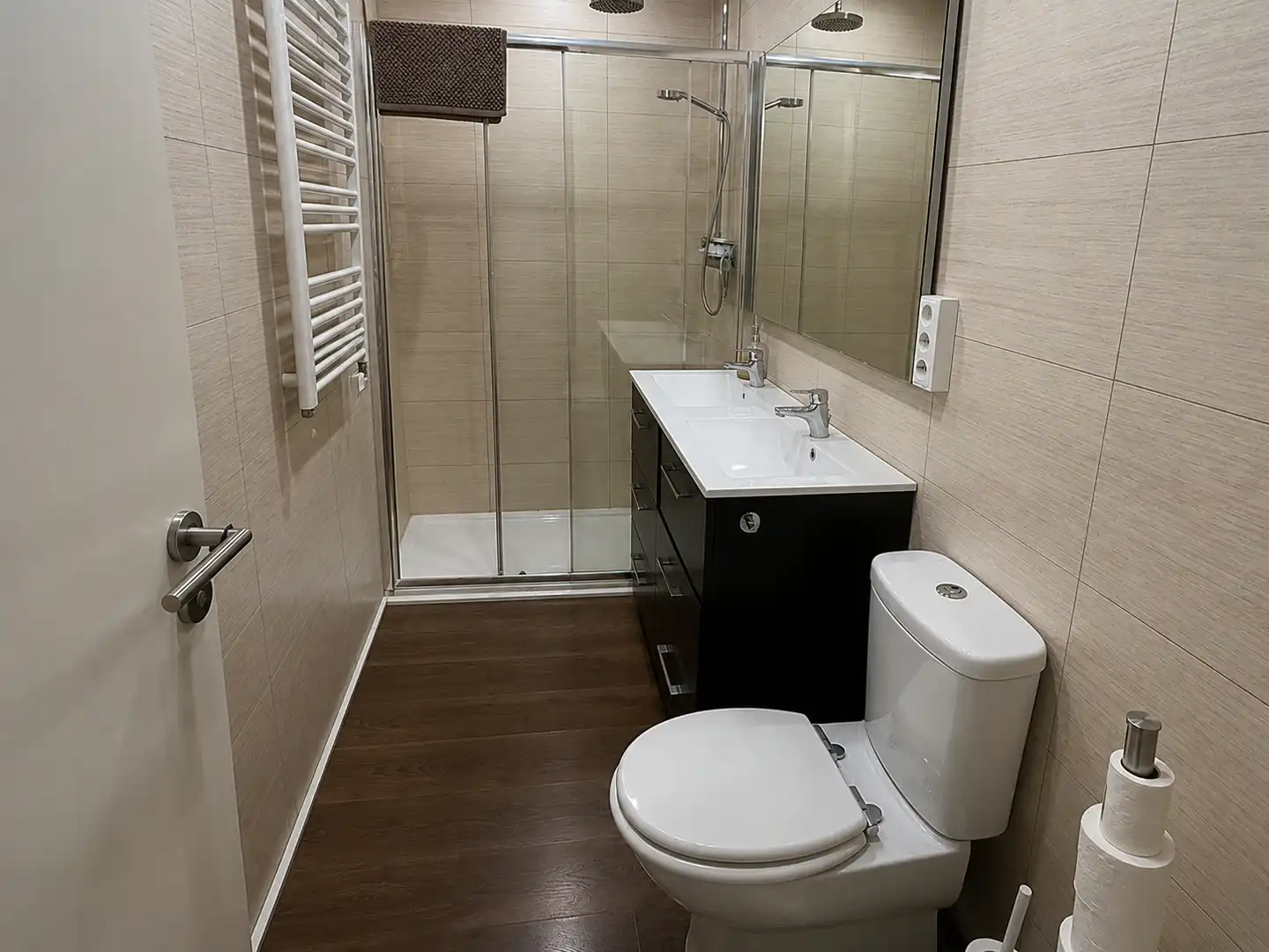 Badezimmer von Maisonette zum Verkauf in El Papiol mit Klimaanlage, Heizung und Parkett