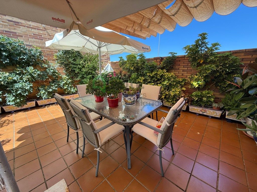 Terrassa de Casa adosada en venda en Badajoz Capital amb Aire condicionat, Calefacció i Piscina comunitària