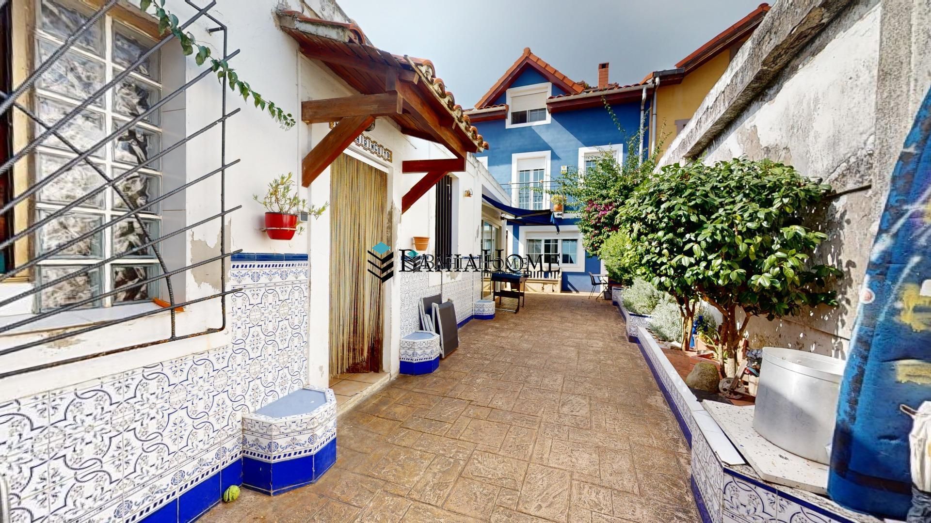 Vista exterior de Casa o xalet en venda en Santander amb Calefacció, Terrassa i Traster