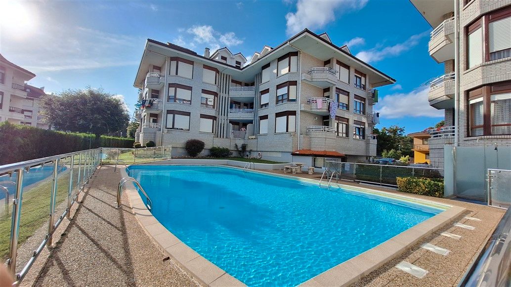 Piscina de Planta baja en venta en Noja con Terraza, Amueblado y Piscina comunitaria