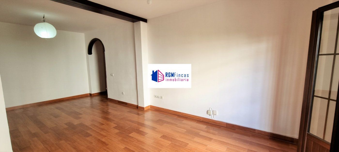 Bedroom of Flat to rent in  Sevilla Capital  with Air Conditioner and Balcony