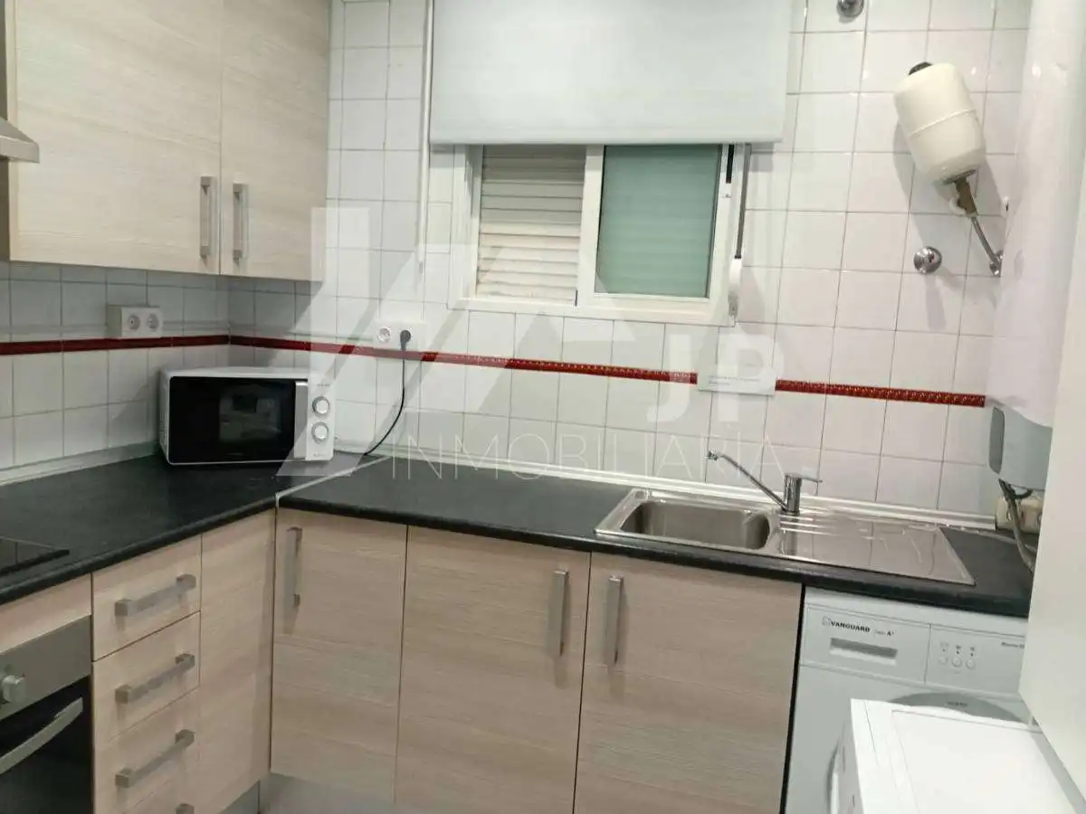 Wohnung zur Miete in Calle Buensuceso, Centro - Sagrario