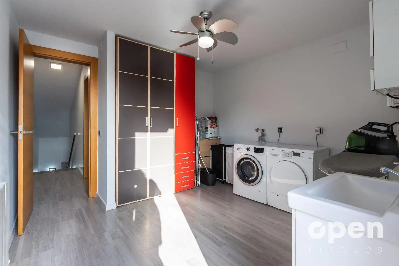 Einfamilien-Reihenhaus zum Verkauf in Terrassa mit Klimaanlage, Heizung und Terrasse