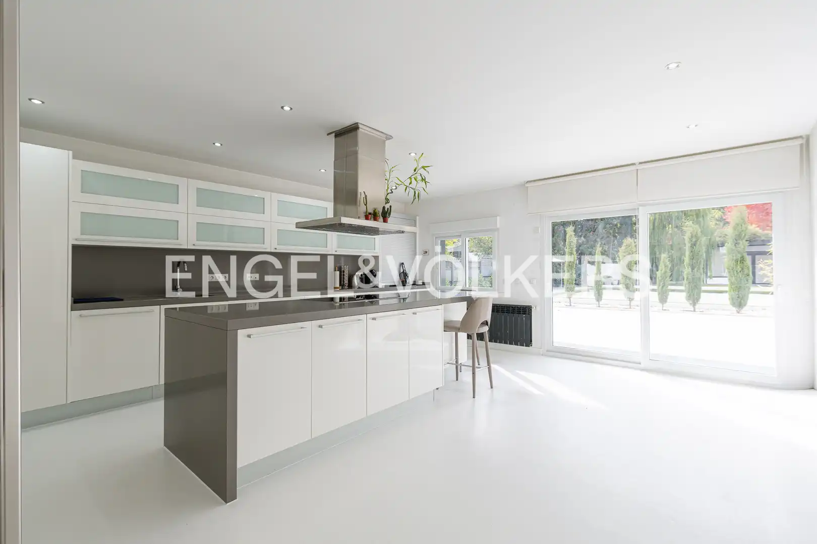 Cocina de Casa o chalet de alquiler en La Moraleja con Aire acondicionado, Calefacción y Jardín privado