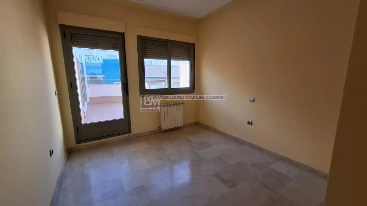 Habitación de Ático en venta en Cáceres con Calefacción, Terraza y Trastero
