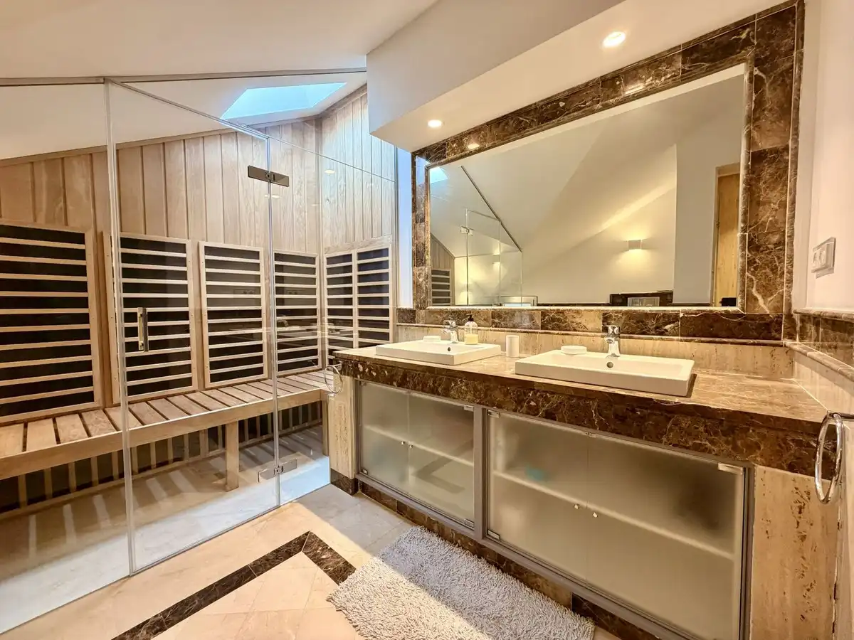 Bathroom of Attic for sale in Marbella  with Air Conditioner, Terrace and Storage room