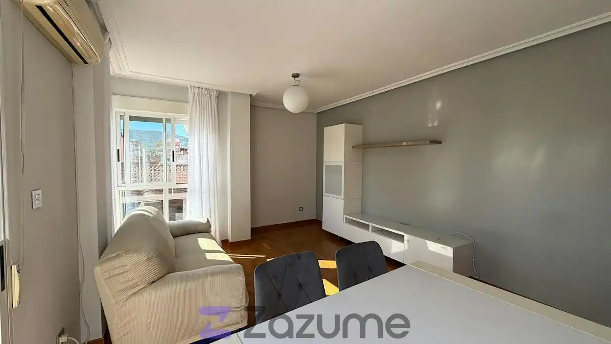 Flat with terrace to rent in C. Fortunato Arias, imagen 4