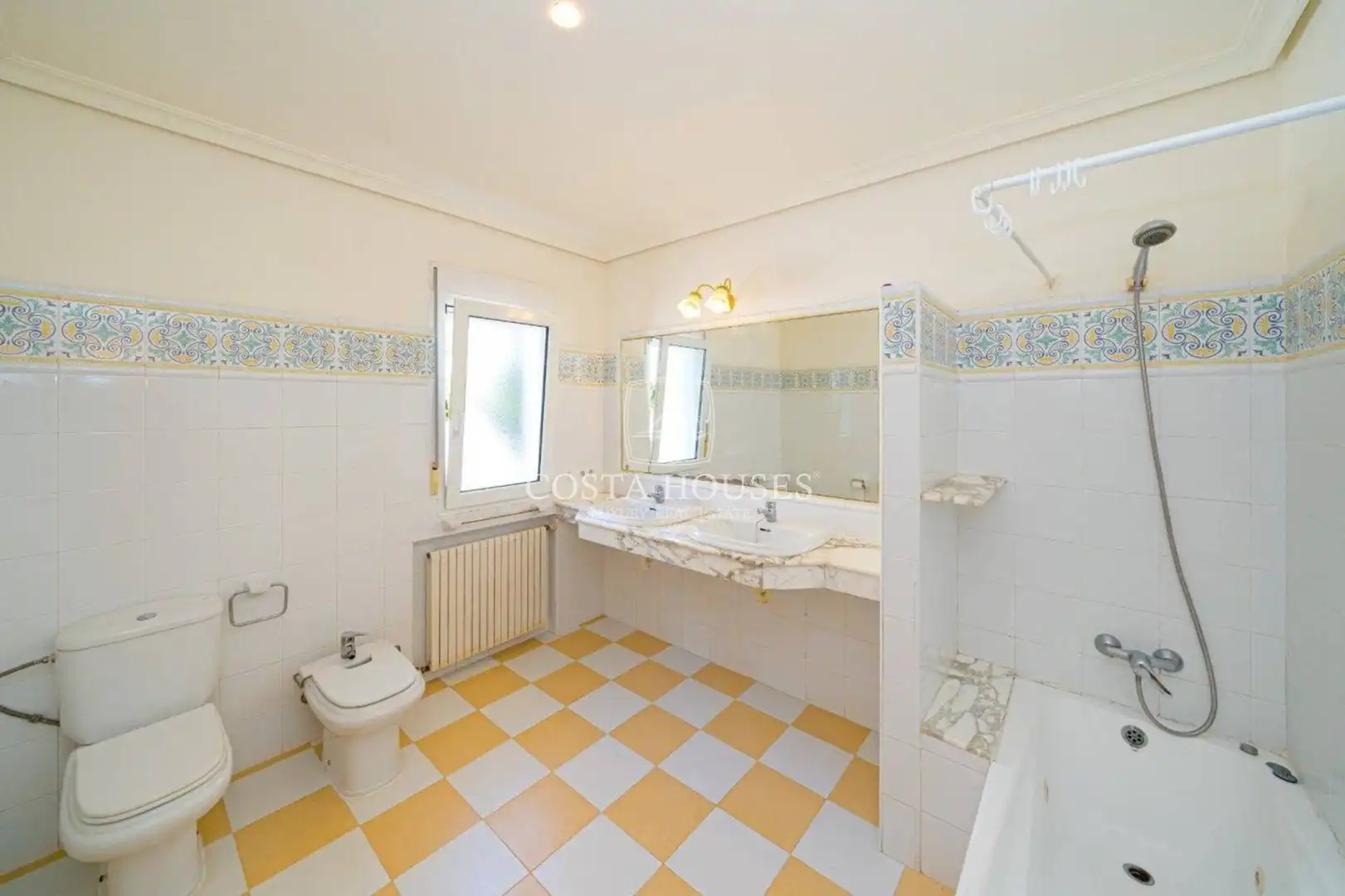 Bathroom of Houses for sale in Dénia  with Air Conditioner, Private garden and Terrace