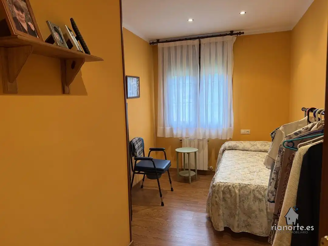 Dormitori de Casa o xalet en venda en Llanes amb Calefacció, Jardí privat i Terrassa