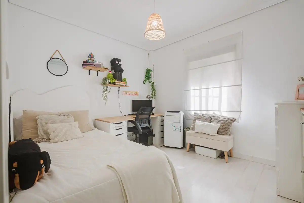 Habitación de Piso en venta en Sevilla con Aire acondicionado, Calefacción y Trastero