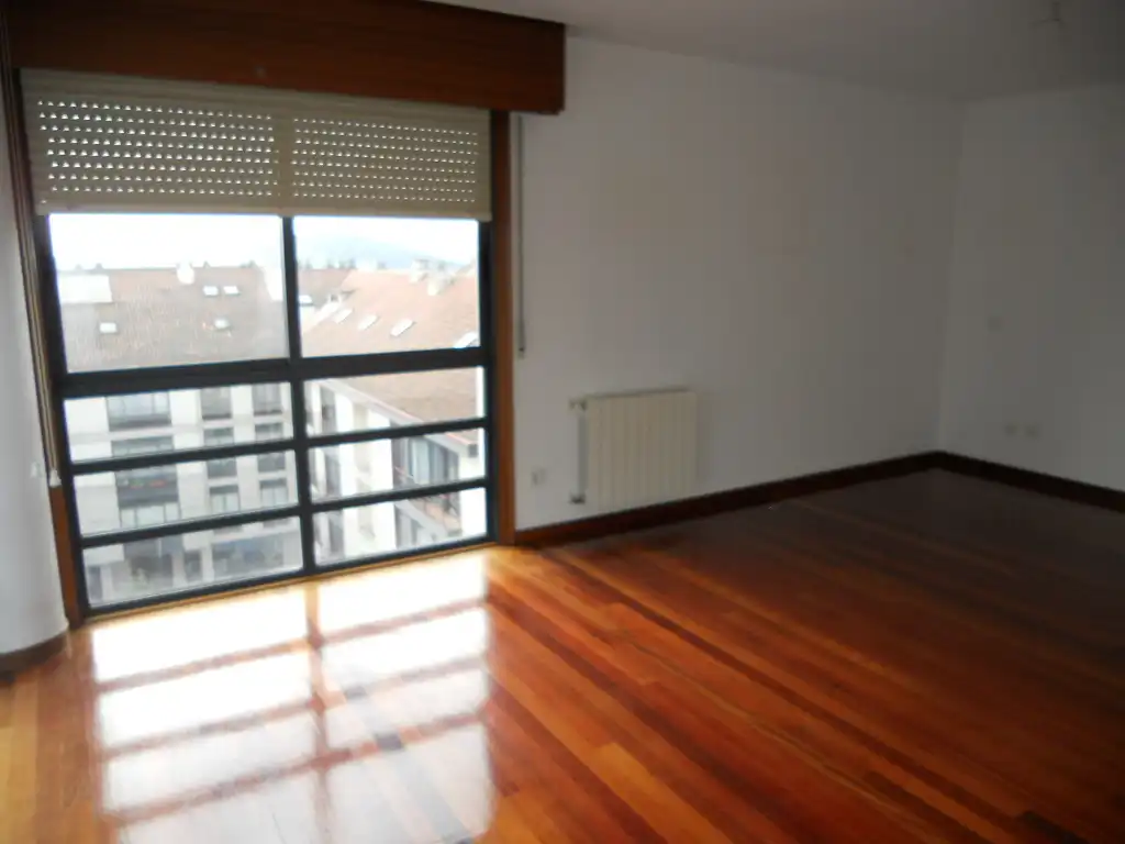 Sala de estar de Piso de alquiler en Santiago de Compostela  con Calefacción, Trastero y Horno