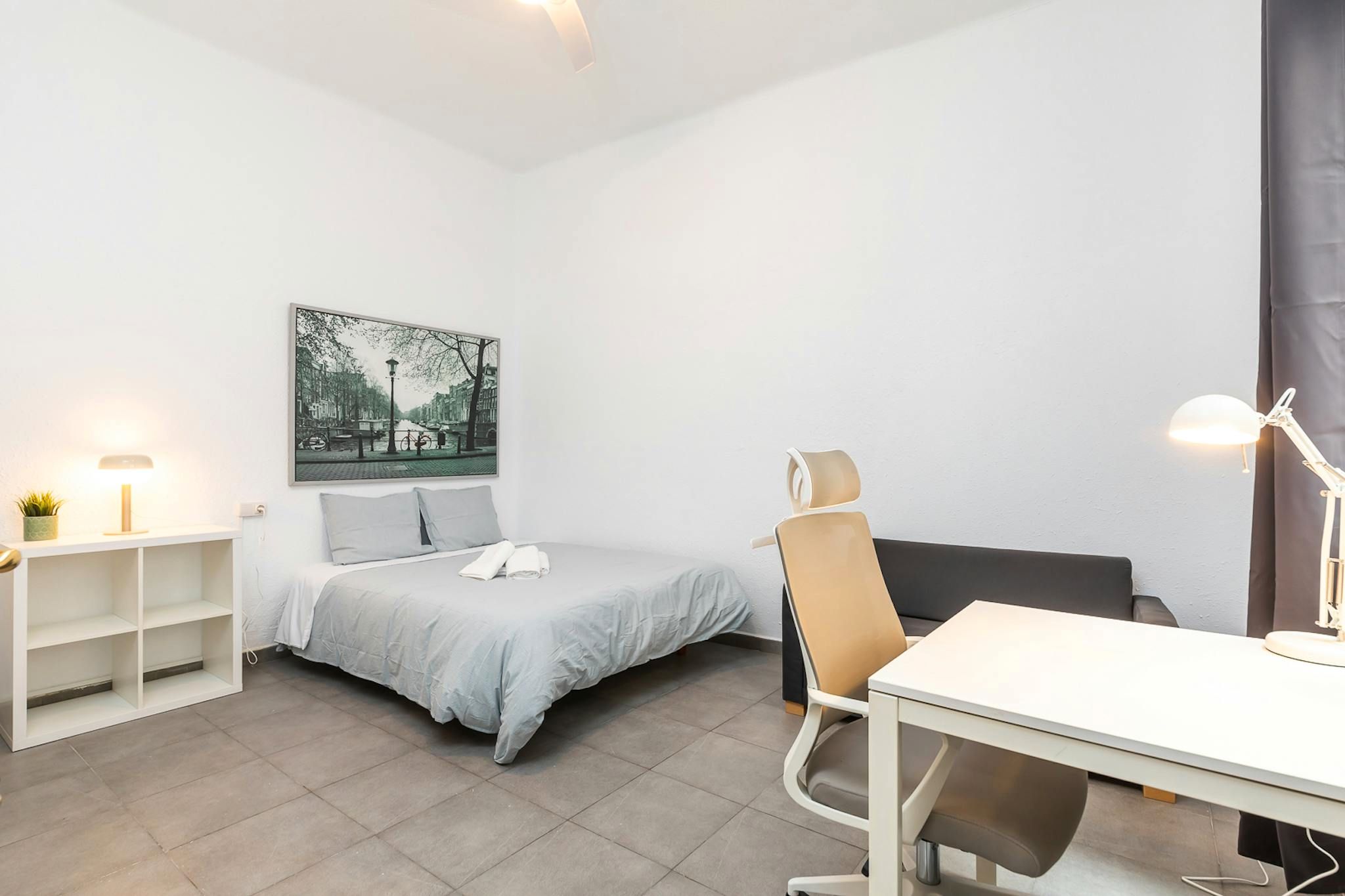 Bedroom of Flat to share in  Valencia Capital  with Heating and Washing machine