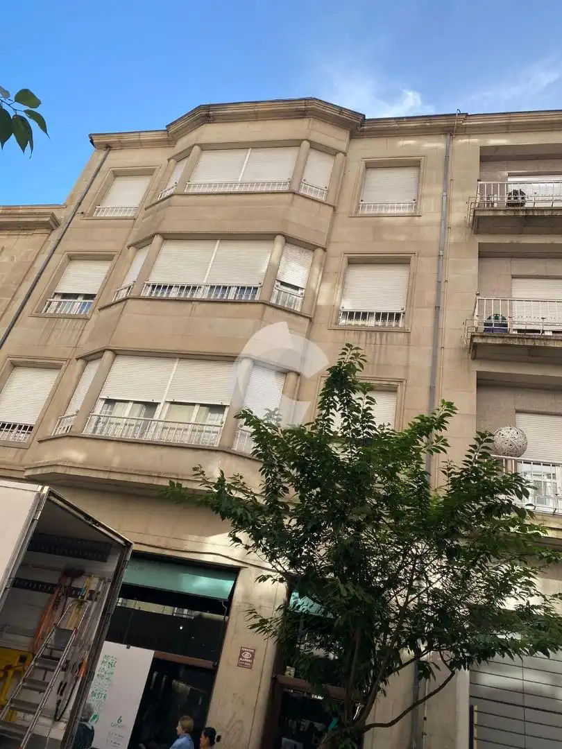 Vista exterior de Pis de lloguer en Chantada amb Calefacció, Moblat i Forn