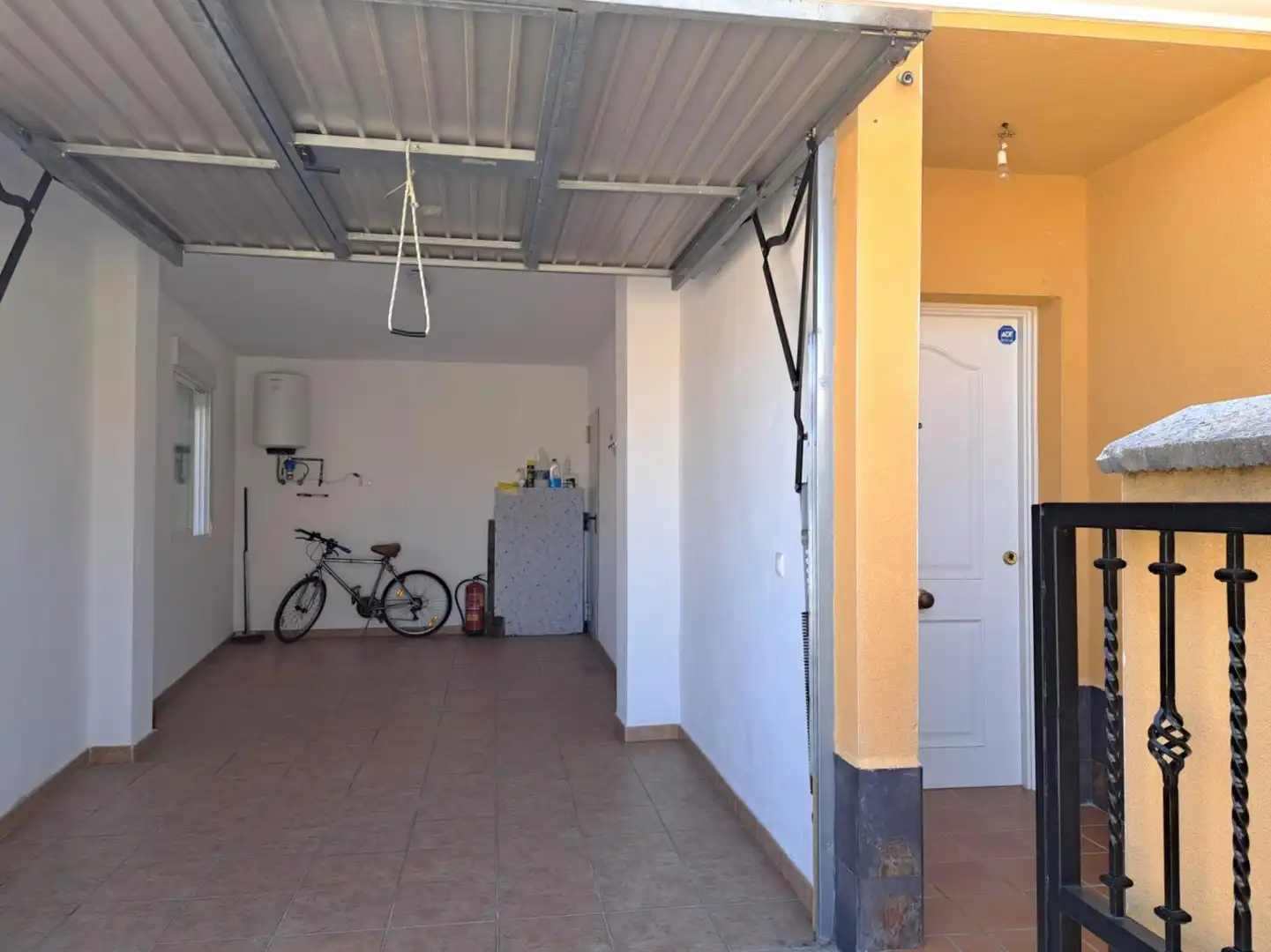 Casa adosada en venta en Requena con Calefacción, Terraza y Trastero