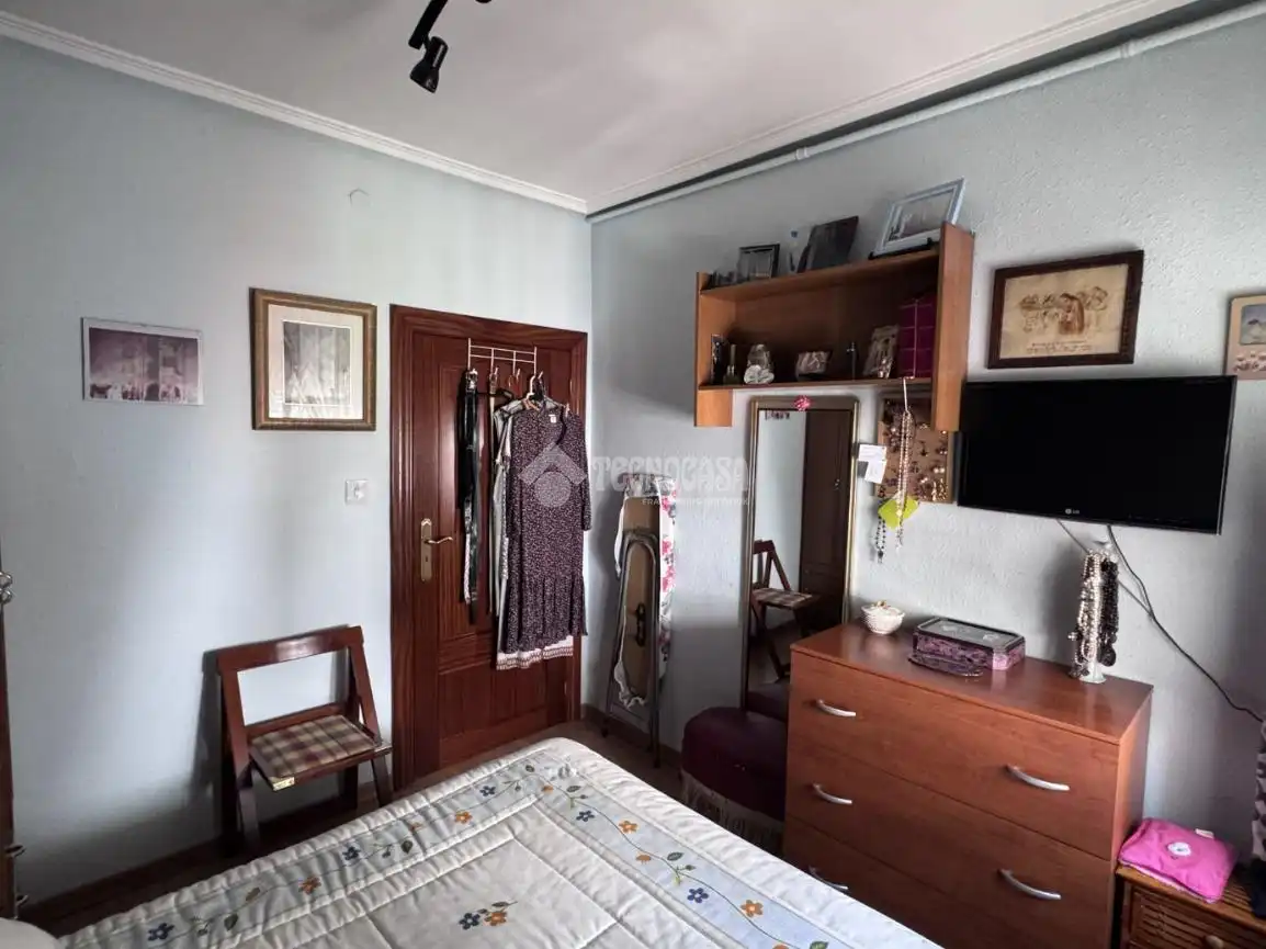 Habitación de Piso en venta en León Capital  con Calefacción, Parquet y Trastero