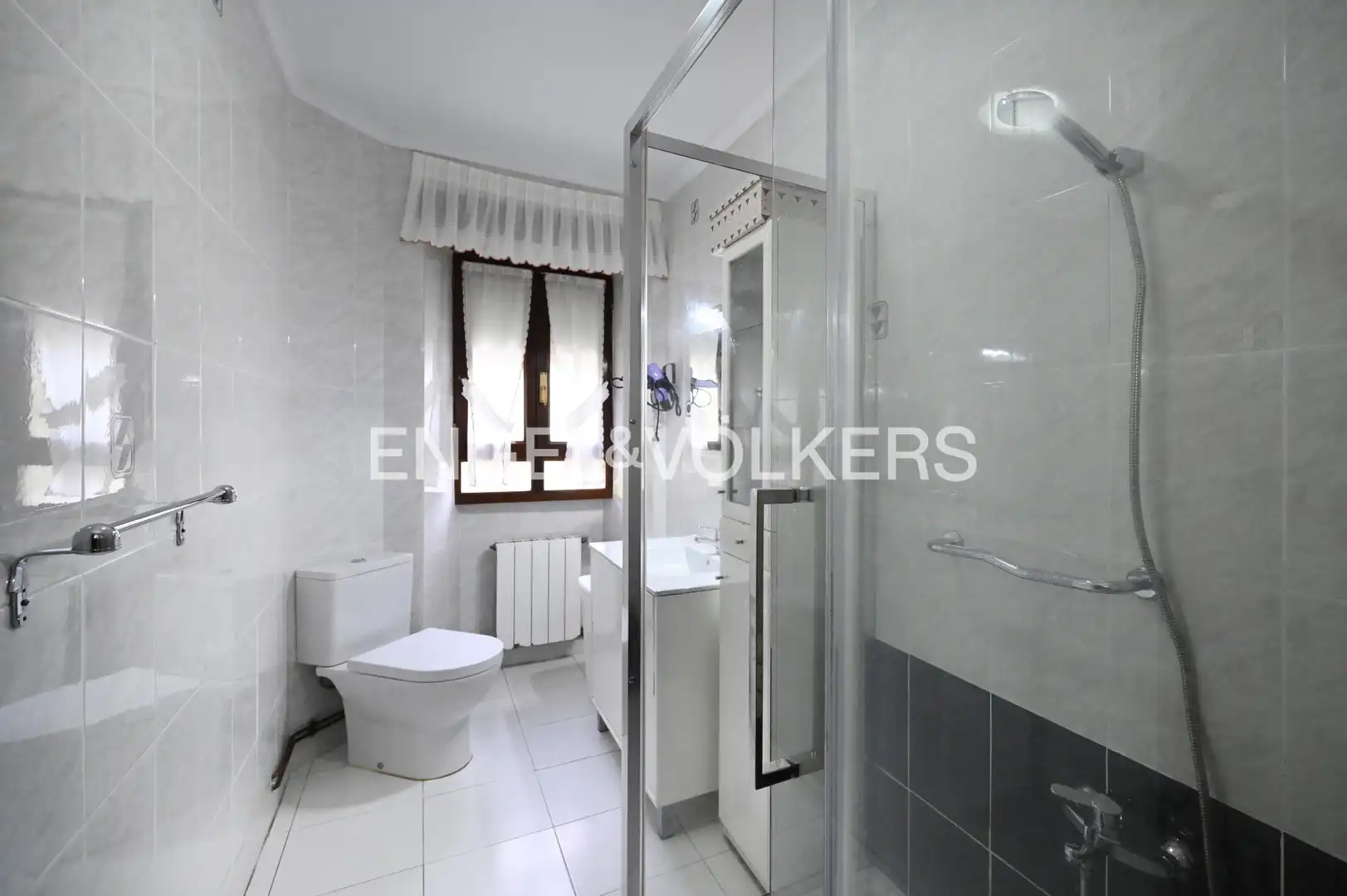 Baño de Casa o chalet en venta en Corvera de Toranzo con Calefacción, Terraza y Balcón