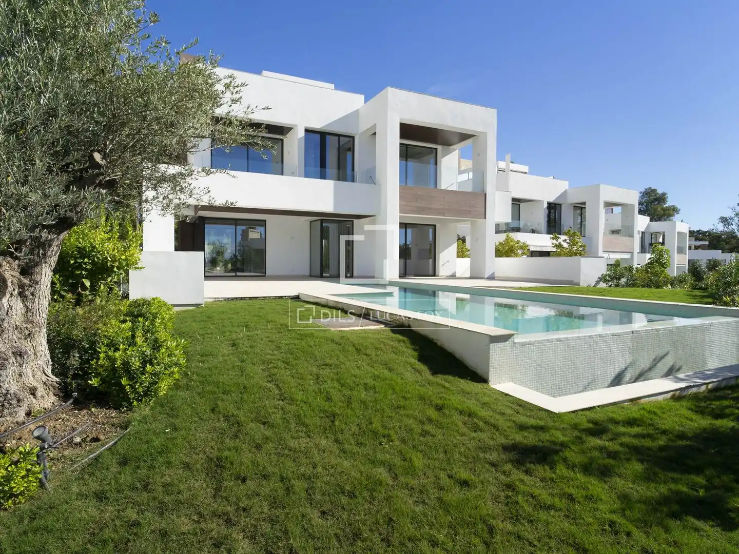 Vista exterior de Casa o chalet en venta en Marbella con Aire acondicionado, Calefacción y Jardín privado
