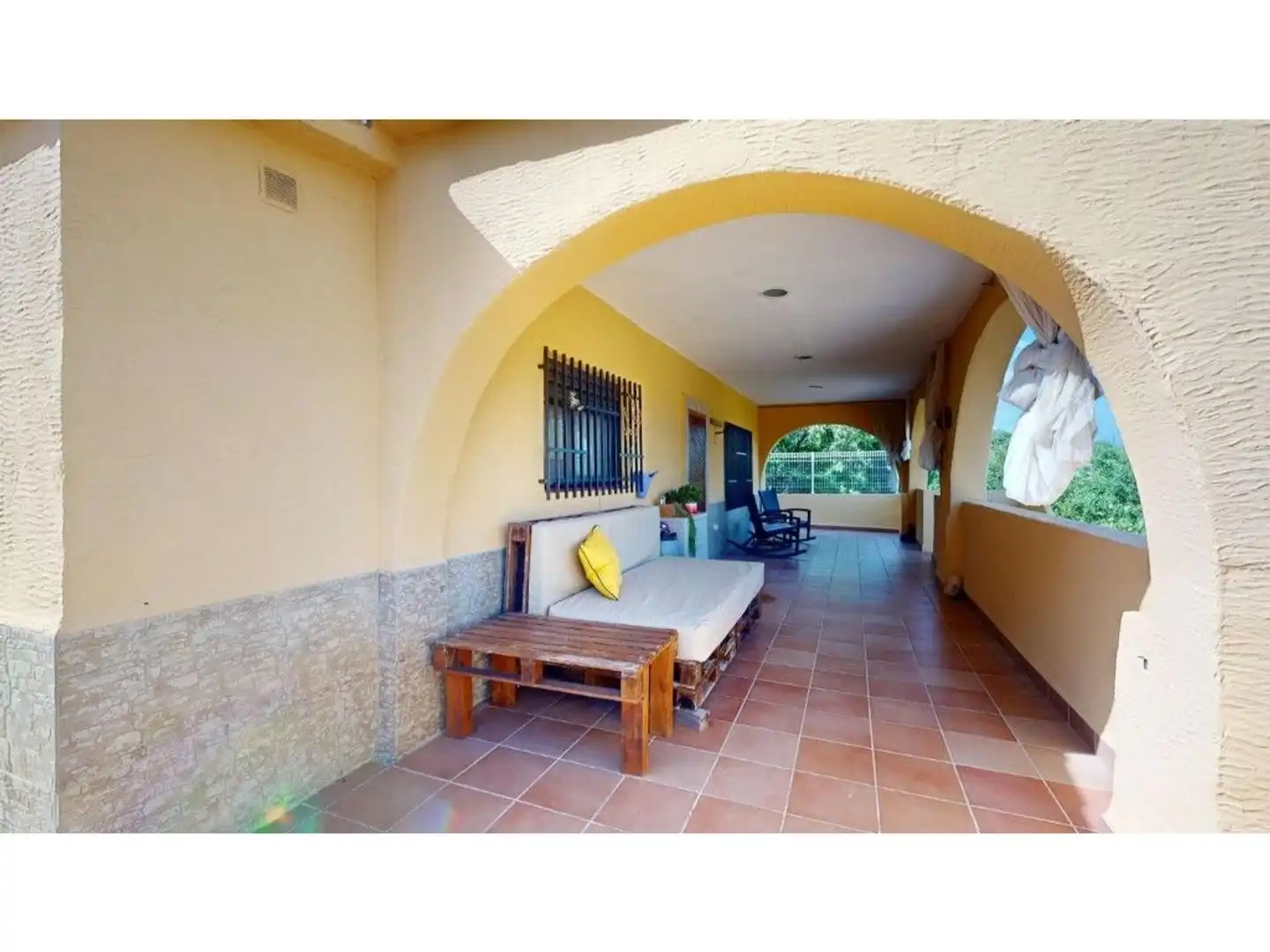 Vista exterior de Casa o xalet en venda en Riba-roja de Túria amb Aire condicionat, Calefacció i Jardí privat