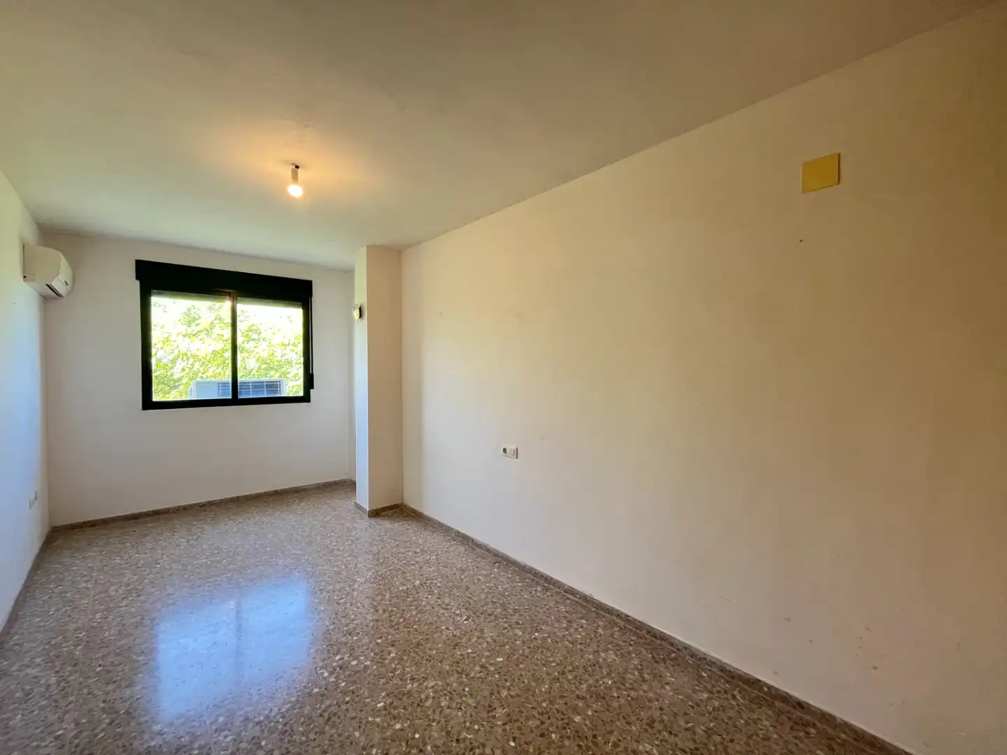 Bedroom of Flat for sale in Faura  with Air Conditioner and Oven
