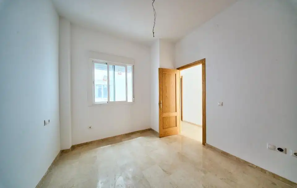 Schlafzimmer von Wohnung zum Verkauf in Agrón mit Klimaanlage