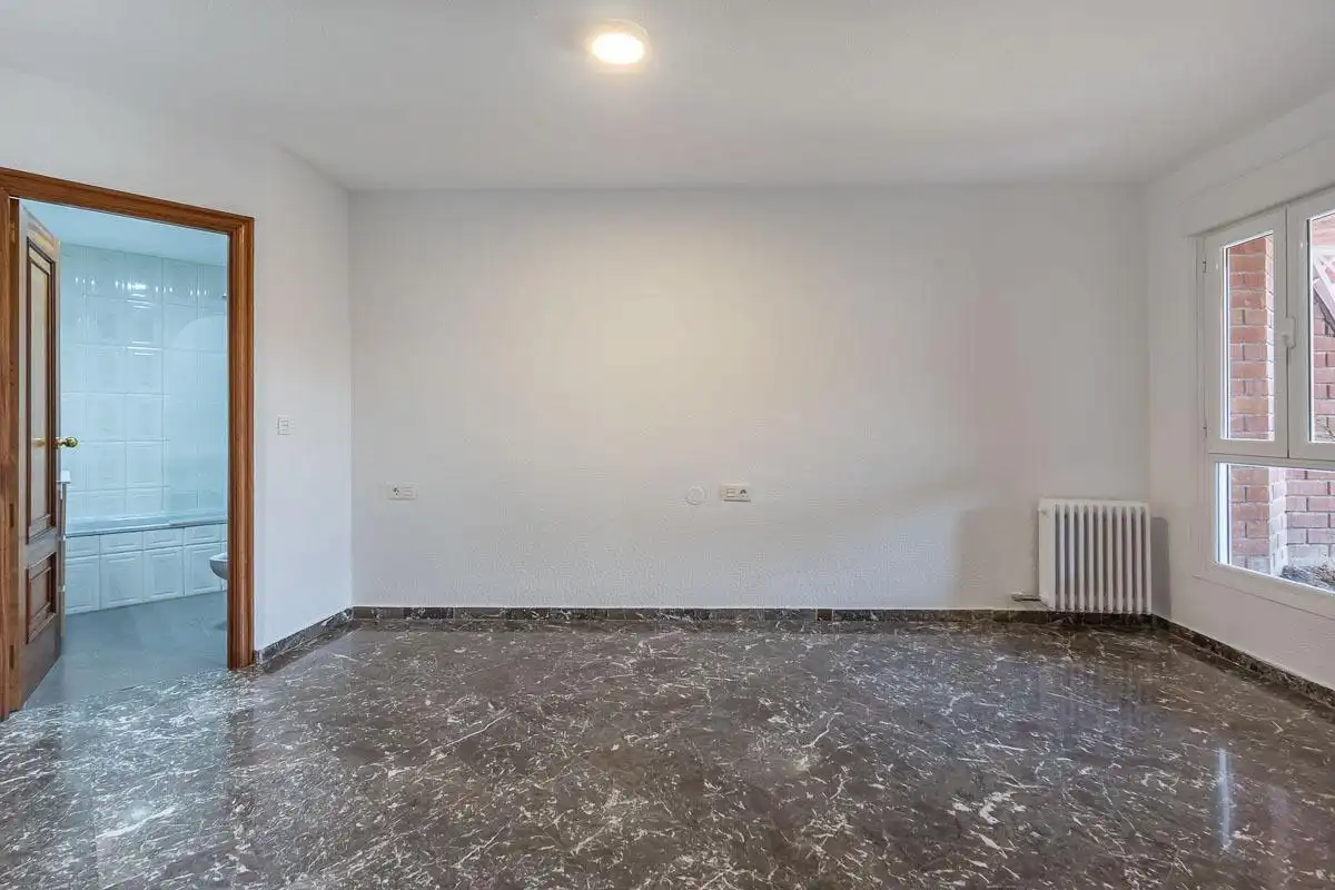 Flat for rent in Granada  with Balcony and Community pool