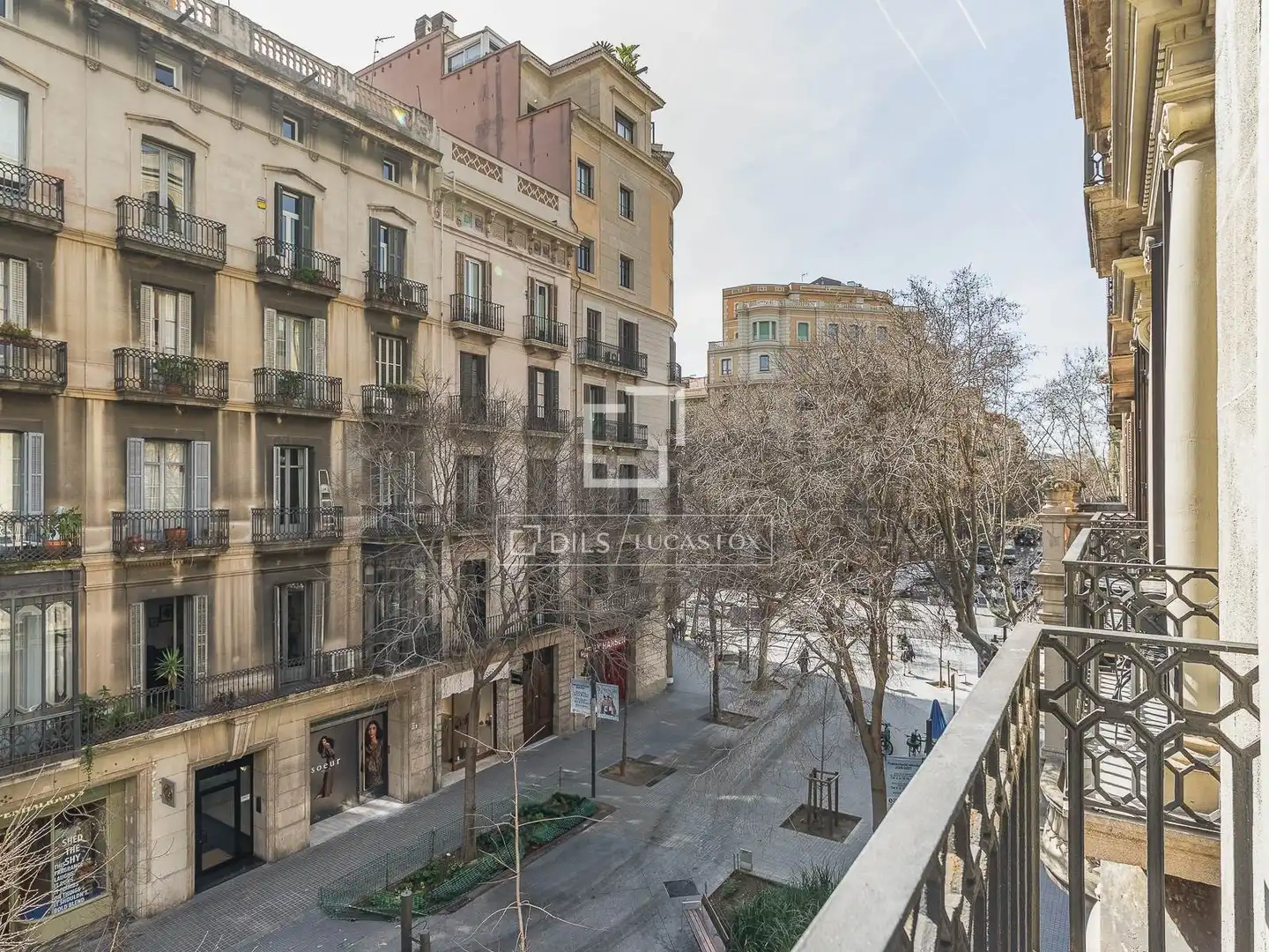 Außenansicht von Wohnung zum Verkauf in Barcelona mit Klimaanlage, Heizung und Balkon
