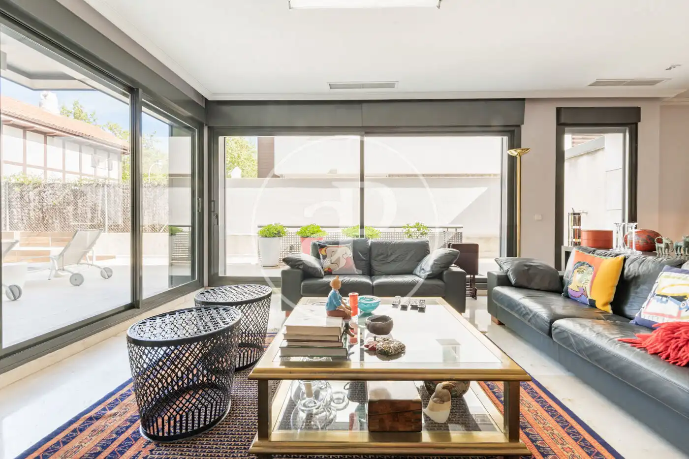 Living room of Houses for sale in  Madrid Capital  with Air Conditioner, Heating and Private garden