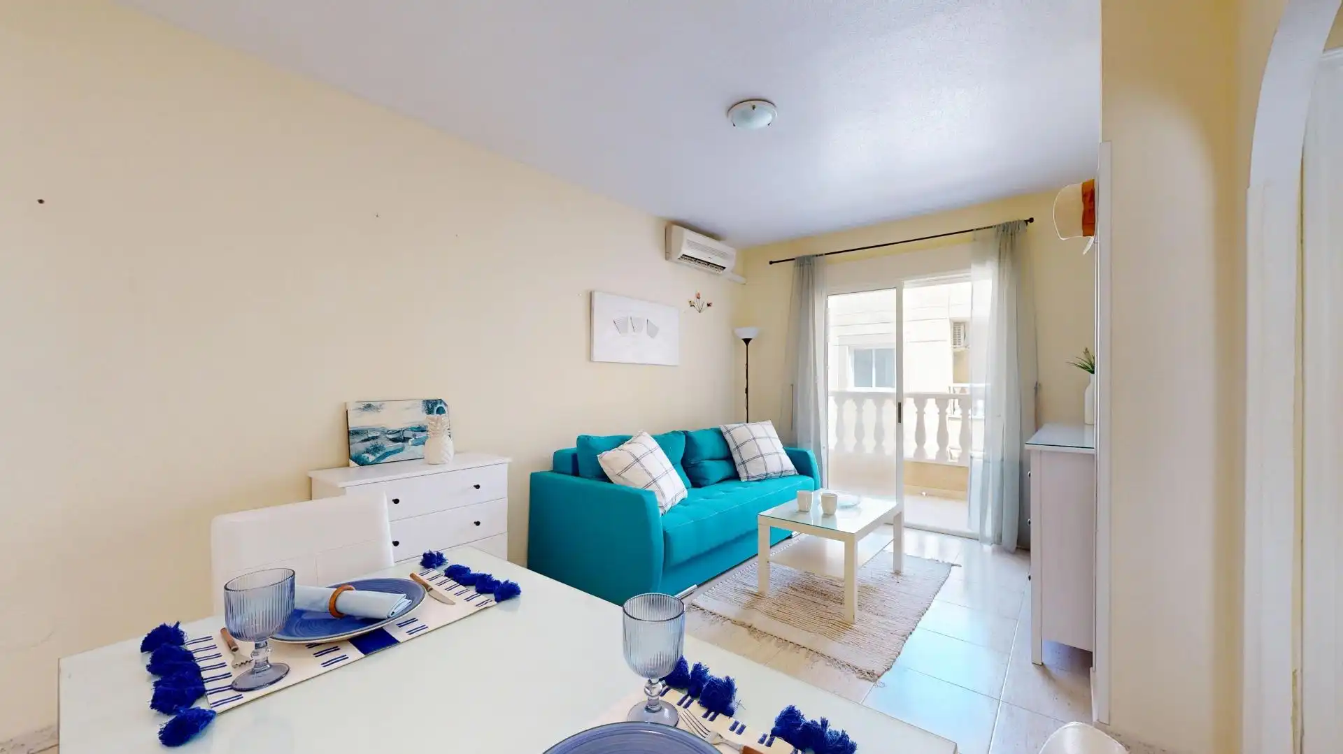 Sala d'estar de Pis en venda en Torrevieja amb Aire condicionat, Terrassa i Moblat